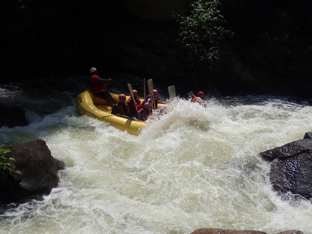 Best, Mencabar dan Nyaman – Pengalaman Water Rafting di Kuala Kubu Bharu Buat Kali&nbsp;Pertama!